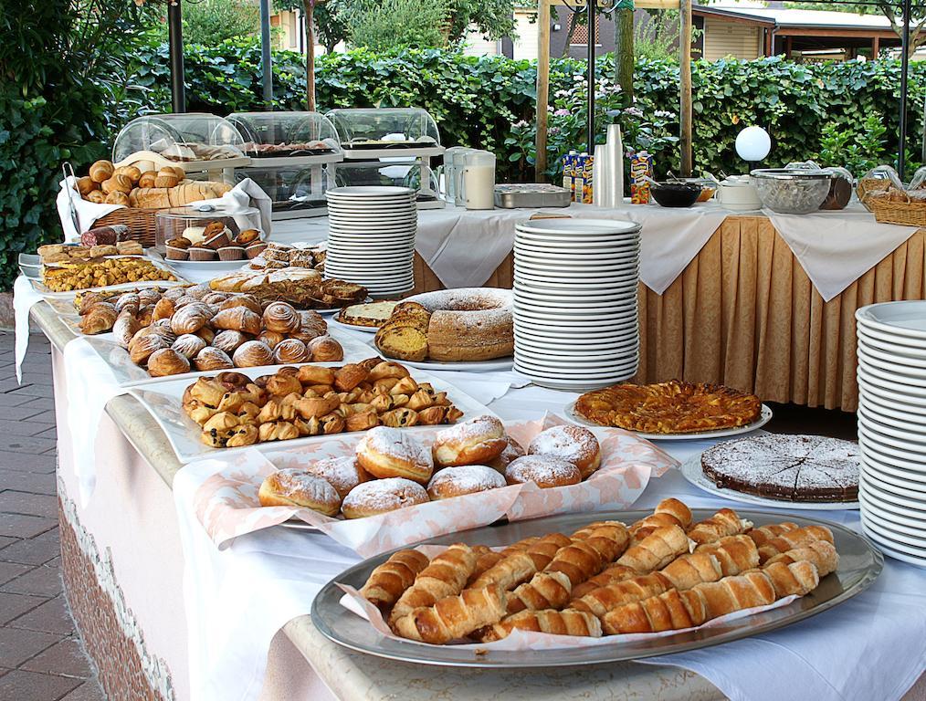 Hotel Casali Cervia Exterior photo